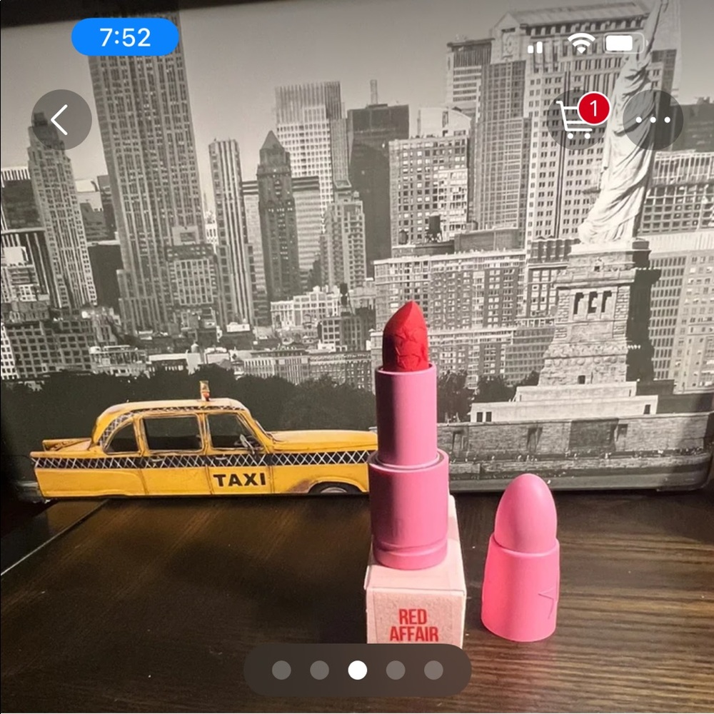 LIP - Picture 3 of 5